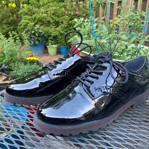 White Mountain black patent loafers size 8.5